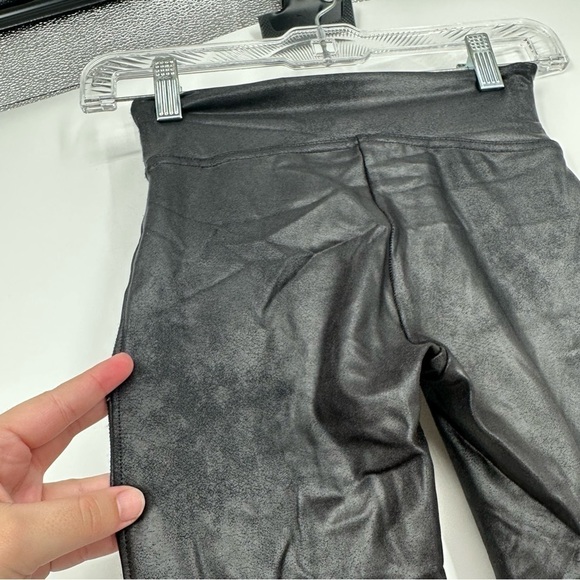 Spanx Black Faux Vegan Leather Leggings Size XS Petite Fall Staple - Picture 5 of 6